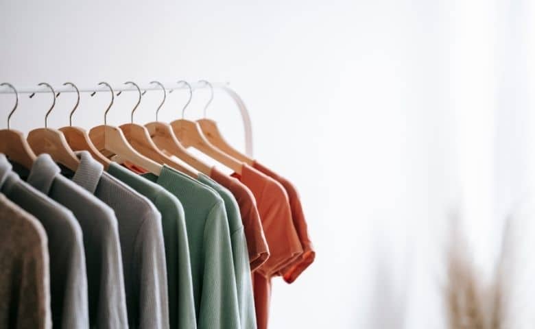 Make money on Poshmark in 2021 - Beginner tips